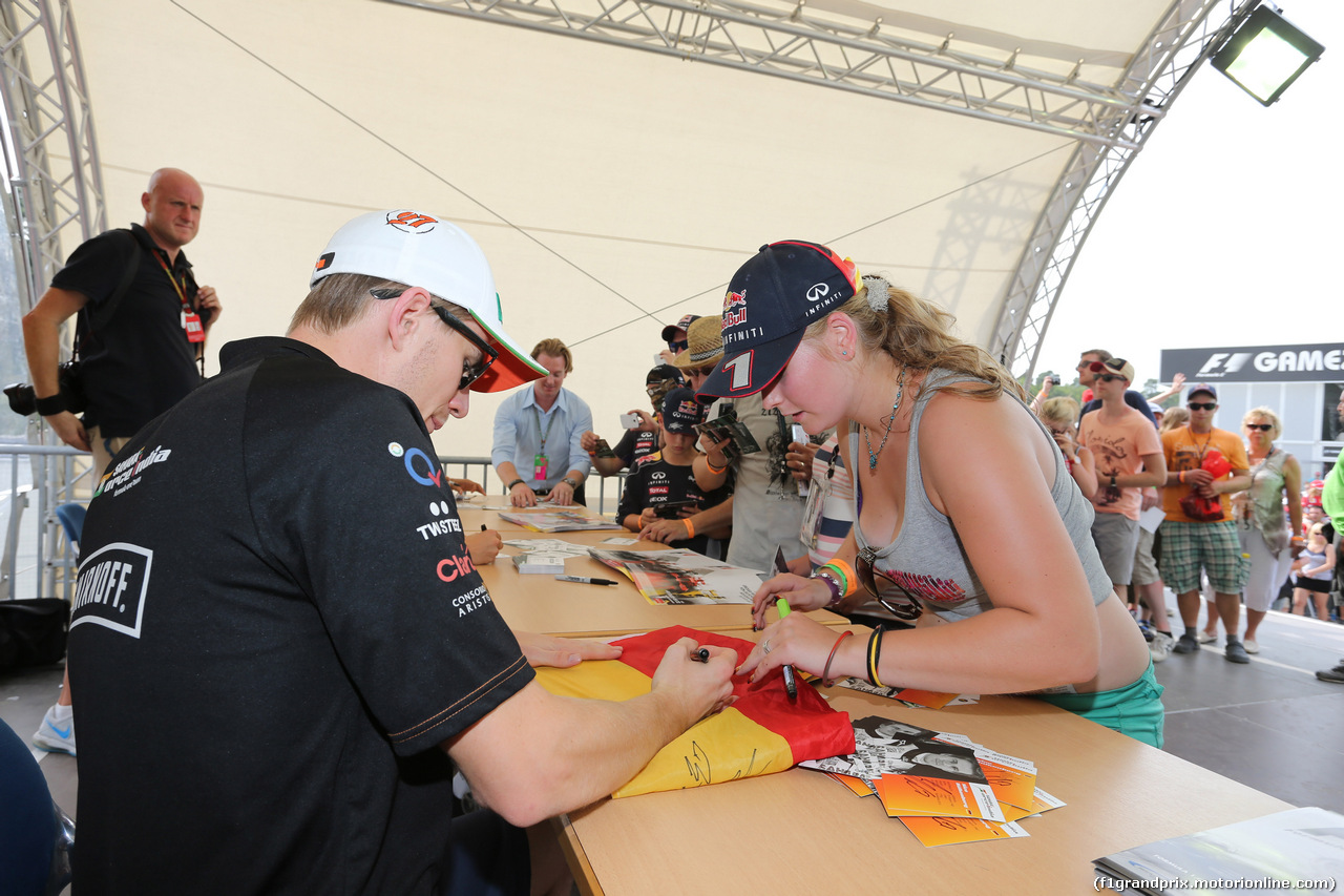 GP GERMANIA, 19.07.2014- Nico Hulkenberg (GER) Sahara Force India VJM07 with a fan
