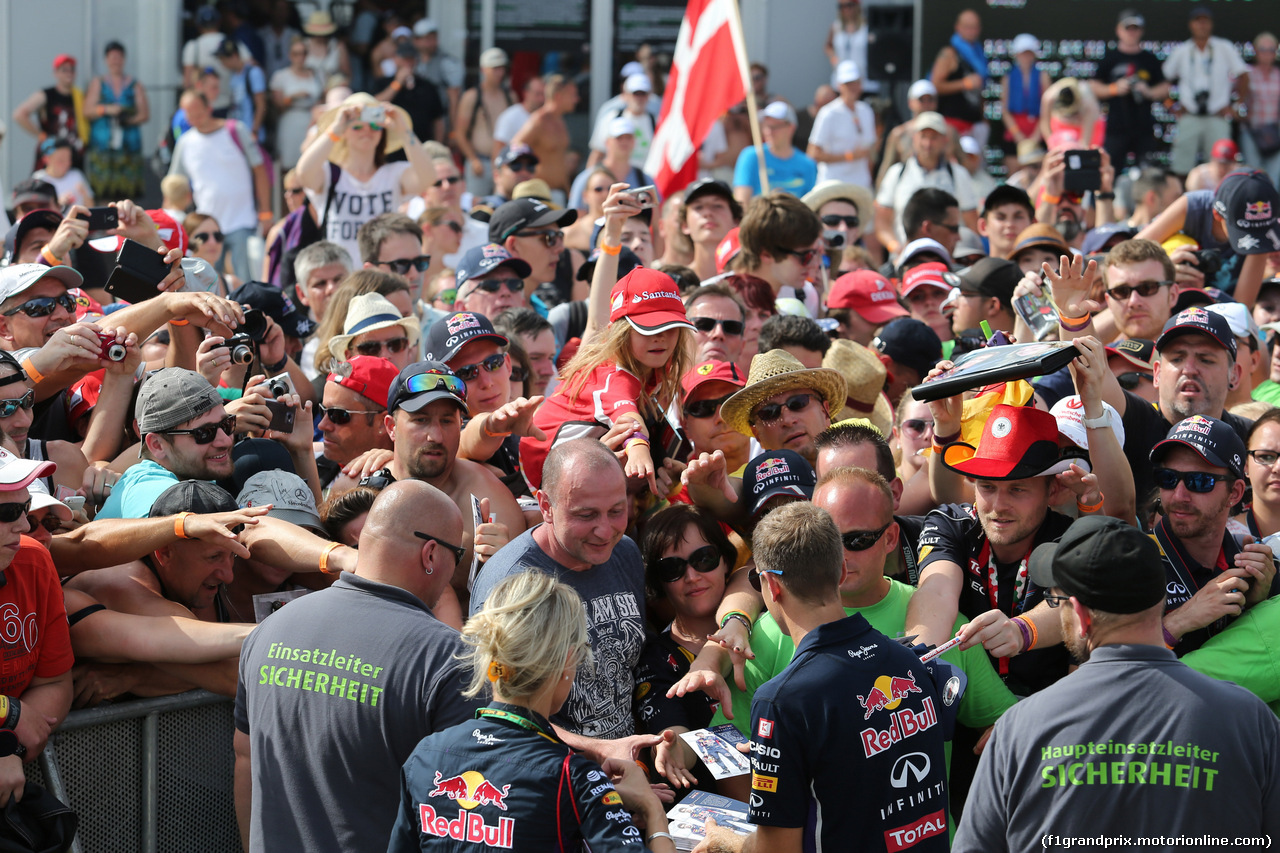 GP GERMANIA, 19.07.2014- Sebastian Vettel (GER) Infiniti Red Bull Racing RB10 with the fans