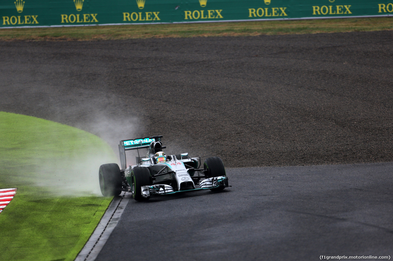 GP GIAPPONE, 05.10.2014 - Gara, Lewis Hamilton (GBR) Mercedes AMG F1 W05 off track