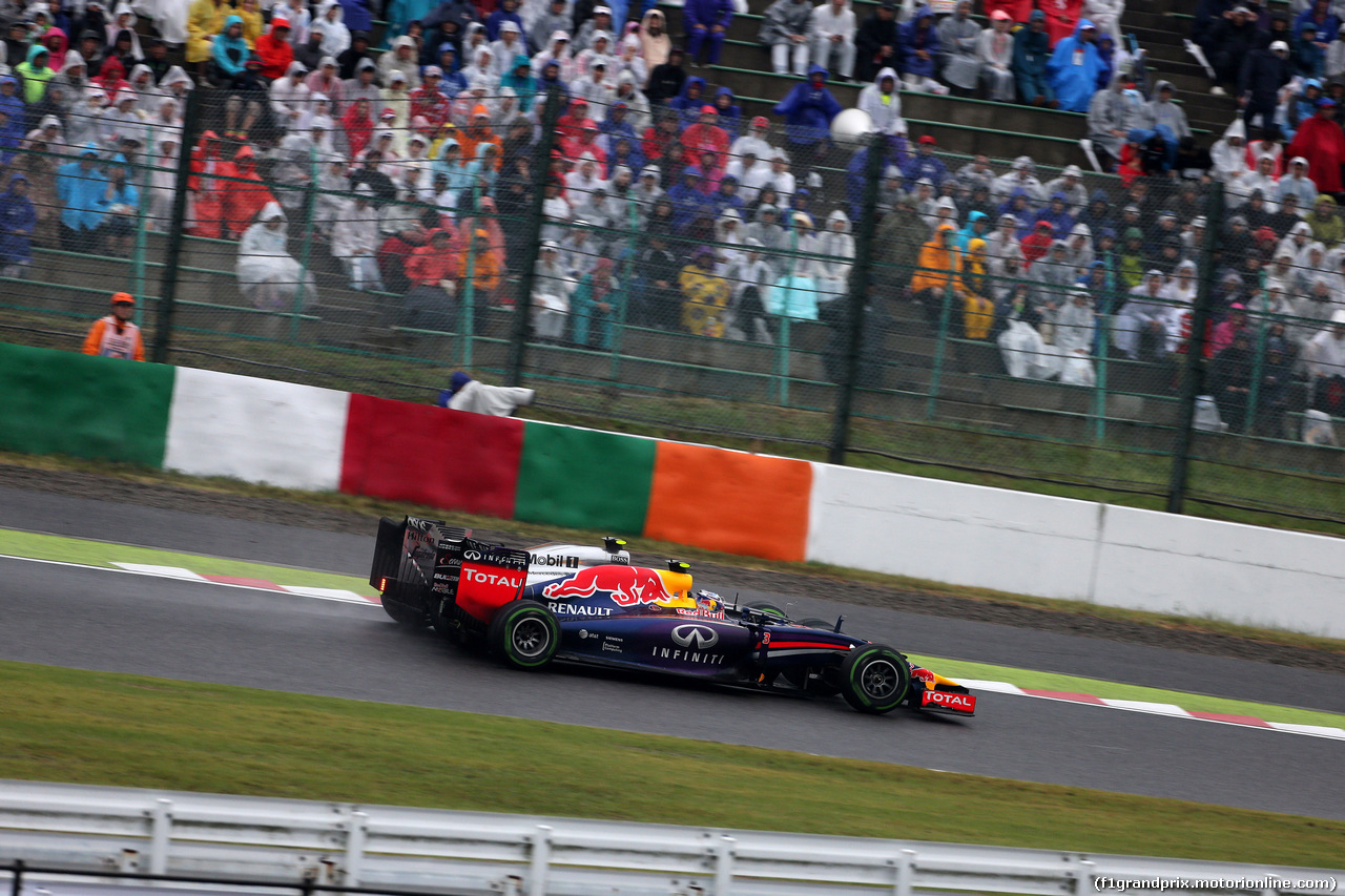 GP GIAPPONE, 05.10.2014 - Gara, Daniel Ricciardo (AUS) Red Bull Racing RB10 e Kevin Magnussen (DEN) McLaren Mercedes MP4-29