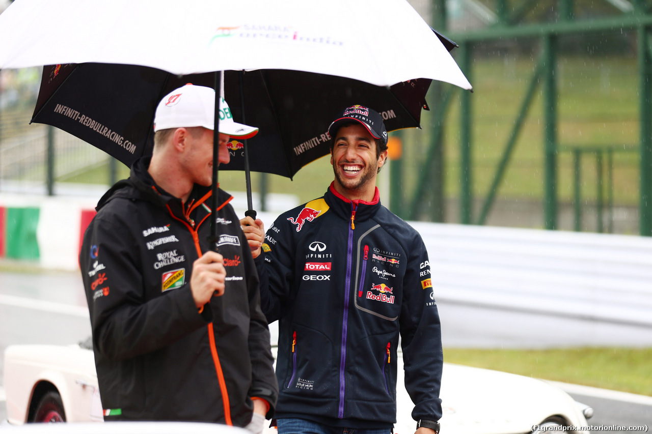 GP GIAPPONE, 05.10.2014 - Nico Hulkenberg (GER) Sahara Force India F1 VJM07 e Daniel Ricciardo (AUS) Red Bull Racing RB10