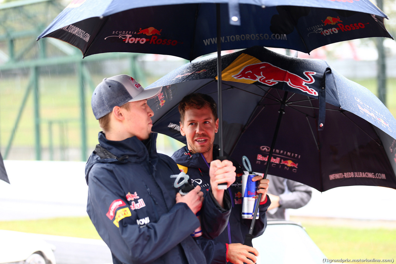 GP GIAPPONE, 05.10.2014 - Daniil Kvyat (RUS) Scuderia Toro Rosso STR9 e Sebastian Vettel (GER) Red Bull Racing RB10