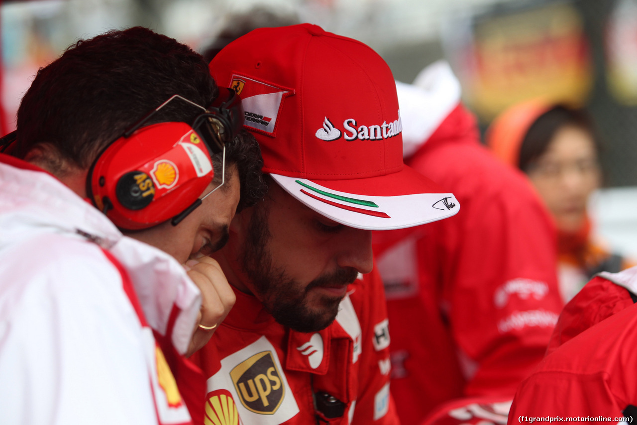 GP GIAPPONE, 05.10.2014 - Gara, Fernando Alonso (ESP) Ferrari F14-T e Andrea Stella (ITA) Ferrari race Engineer