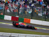 GP GIAPPONE, 05.10.2014 - Gara, Daniel Ricciardo (AUS) Red Bull Racing RB10 e Kevin Magnussen (DEN) McLaren Mercedes MP4-29