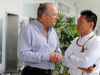 GP GIAPPONE, 05.10.2014 - Ron Dennis (GBR) McLaren Executive Chairman e Yasuhisa Arai (JPN) Honda Motorsport Chief Officer