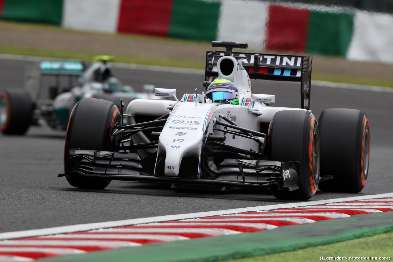GP GIAPPONE, 04.10.2014 - Prove Libere 3, Felipe Massa (BRA) Williams F1 Team FW36 davanti a Nico Rosberg (GER) Mercedes AMG F1 W05