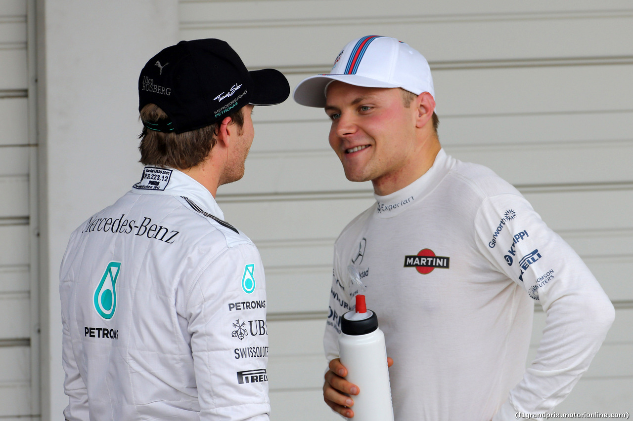 GP GIAPPONE, 04.10.2014 - Qualifiche, Nico Rosberg (GER) Mercedes AMG F1 W05 pole position e terzo Valtteri Bottas (FIN) Williams F1 Team FW36