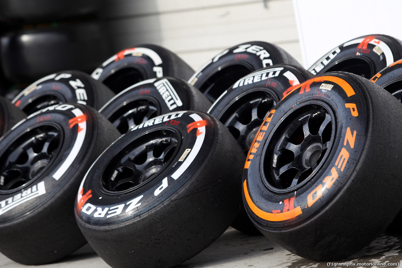 GP GIAPPONE, 04.10.2014 - Qualifiche, Pirelli Tyres e OZ Wheels