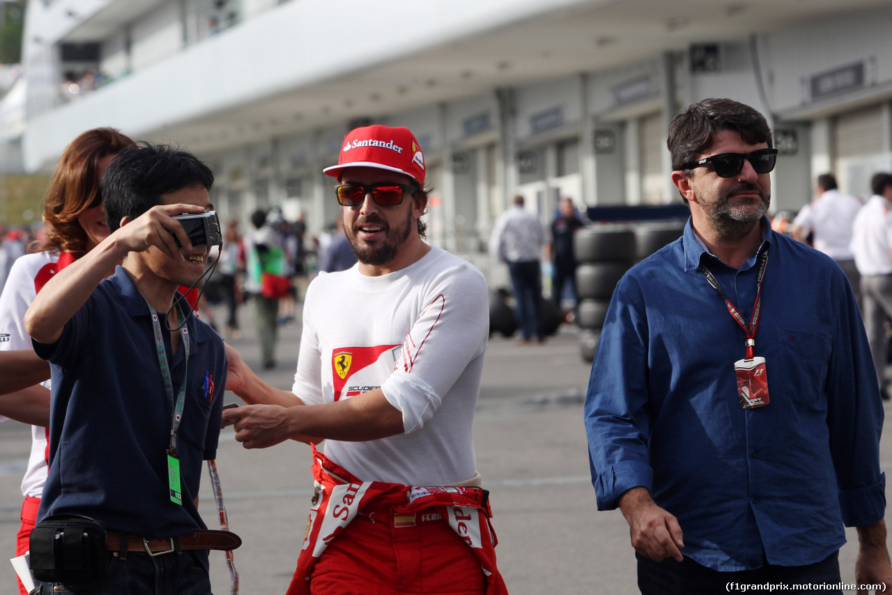 GP GIAPPONE, 04.10.2014 - Qualifiche, Fernando Alonso (ESP) Ferrari F14-T e his manager Luis Garcia Abad (ESP)