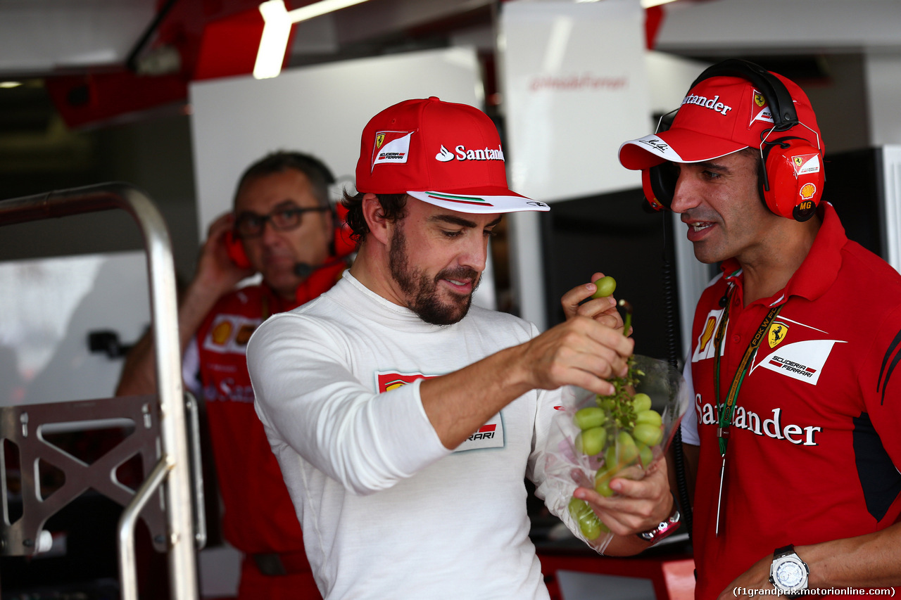 GP GIAPPONE, 03.10.2014 - Prove Libere 1, Fernando Alonso (ESP) Ferrari F14-T e Marc Gene (ESP), Test Driver Ferrari