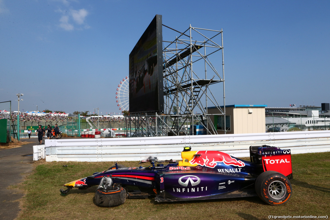 GP GIAPPONE, 03.10.2014 - Prove Libere 2, Crash, Daniel Ricciardo (AUS) Red Bull Racing RB10
