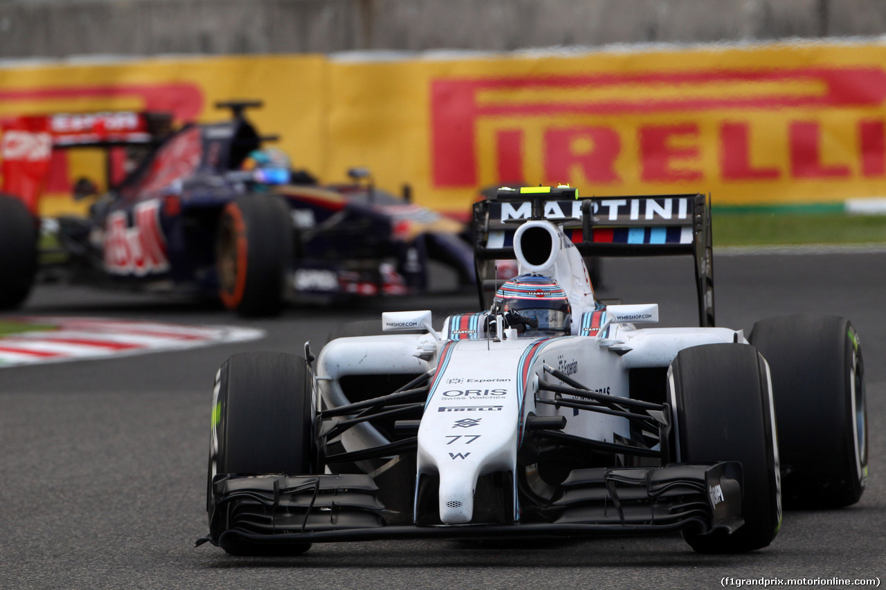 GP GIAPPONE, 03.10.2014 - Prove Libere 2, Valtteri Bottas (FIN) Williams F1 Team FW36 davanti a Jean-Eric Vergne (FRA) Scuderia Toro Rosso STR9