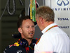 GP GIAPPONE, 03.10.2014 - Free Practice 1, Christian Horner (GBR), Red Bull Racing, Sporting Director e Helmut Marko (AUT), Red Bull Racing, Red Bull Advisor