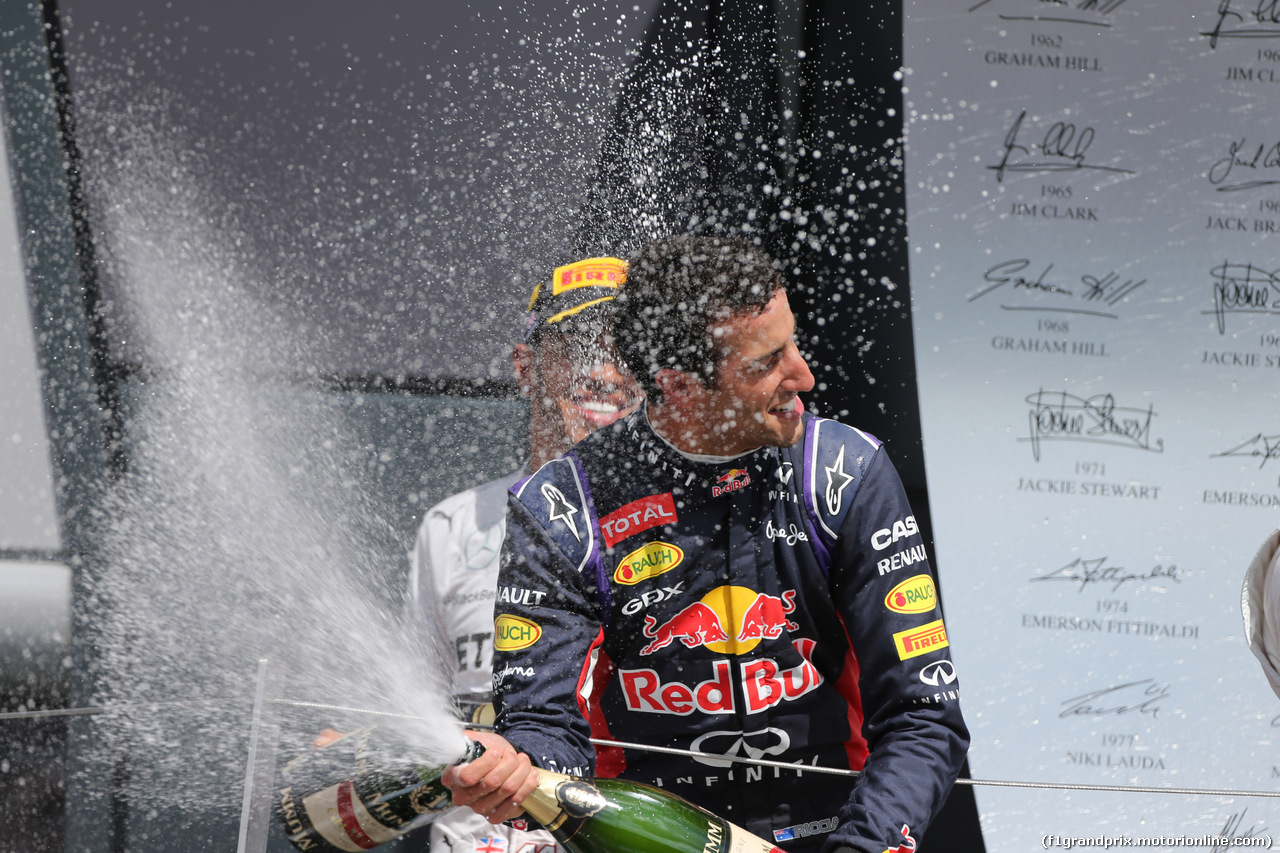 GP GRAN BRETAGNA, 06.07.2014 - Podium, Lewis Hamilton (GBR) Mercedes AMG F1 W05 (vincitore), Valtteri Bottas (FIN) Williams F1 Team FW36 (secondo) e Daniel Ricciardo (AUS) Infiniti Red Bull Racing RB10 (terzo)
