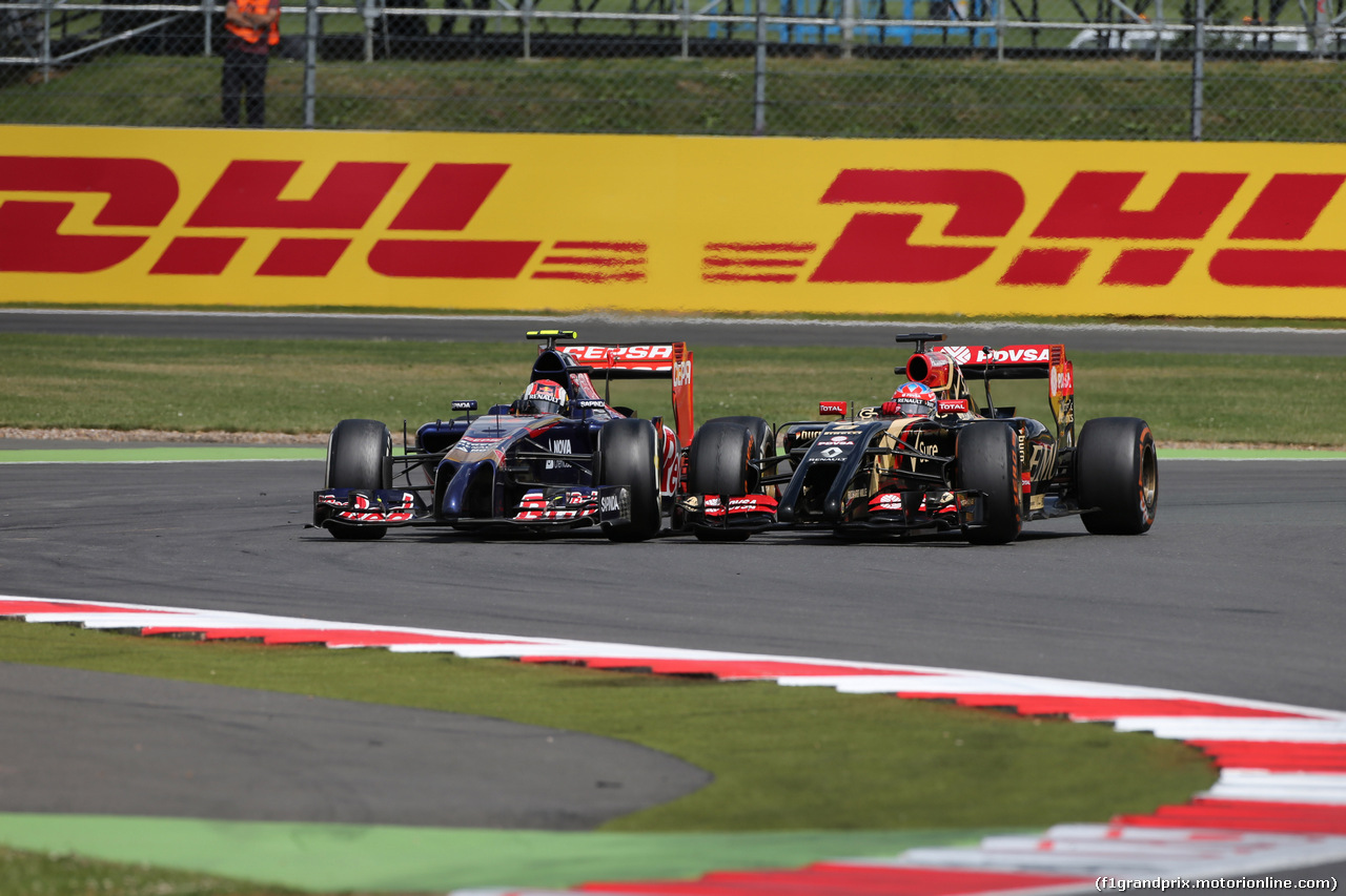 GP GRAN BRETAGNA, 06.07.2014 - Gara, Romain Grosjean (FRA) Lotus F1 Team E22 e Daniil Kvyat (RUS) Scuderia Toro Rosso STR9