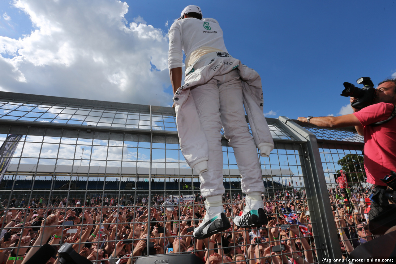 GP GRAN BRETAGNA, 06.07.2014 - Festeggiamenti shot, Lewis Hamilton (GBR) Mercedes AMG F1 W05 (vincitore)