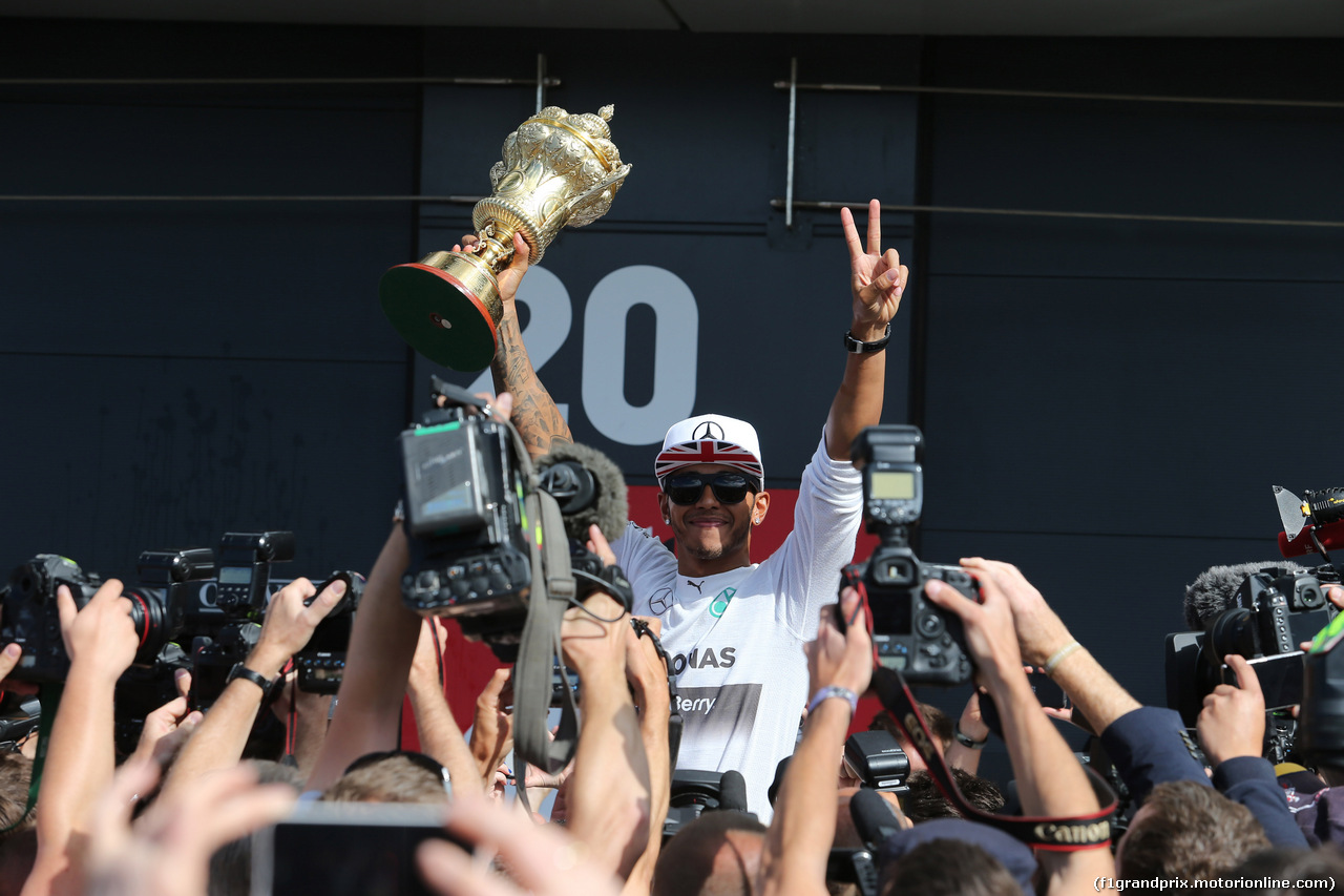 GP GRAN BRETAGNA, 06.07.2014 - Festeggiamenti shot, Lewis Hamilton (GBR) Mercedes AMG F1 W05 (vincitore)