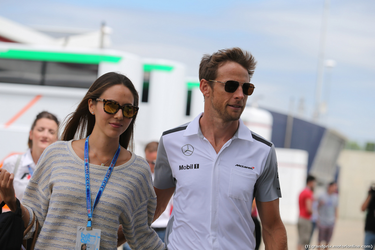 GP GRAN BRETAGNA, 03.07.2014- Jenson Button (GBR) McLaren Mercedes MP4-29 e Domenica  Jessica Michibata (JPN)