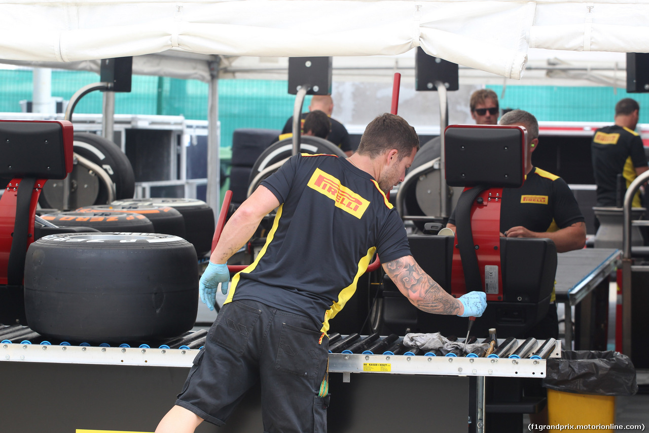 GP GRAN BRETAGNA, 03.07.2014- Pirelli Mechanics