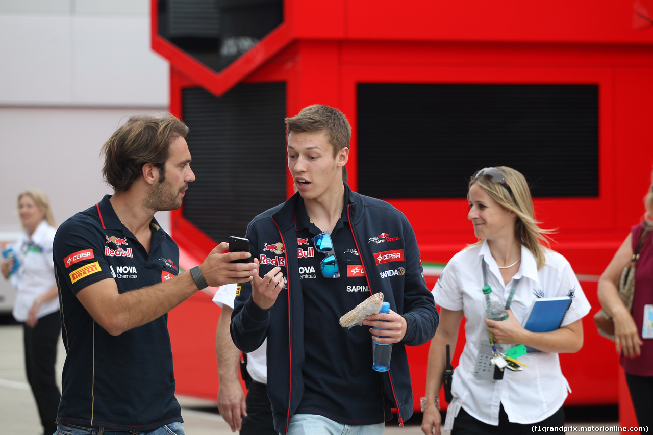 GP GRAN BRETAGNA, 03.07.2014- Jean-Eric Vergne (FRA) Scuderia Toro Rosso STR9 e Daniil Kvyat (RUS) Scuderia Toro Rosso STR9