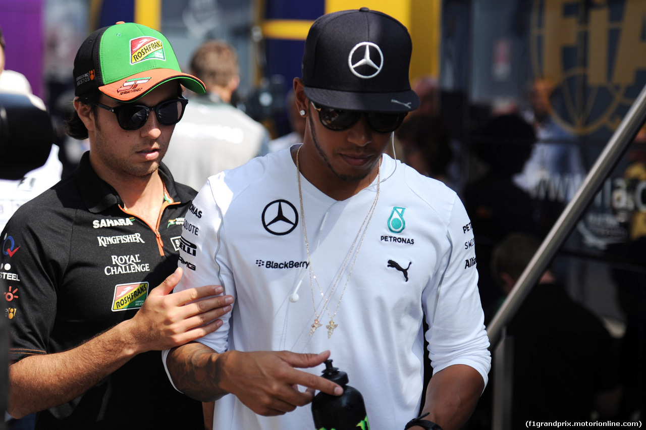 GP ITALIA, 07.09.2014 - Sergio Perez (MEX) Sahara Force India F1 VJM07 e Lewis Hamilton (GBR) Mercedes AMG F1 W05
