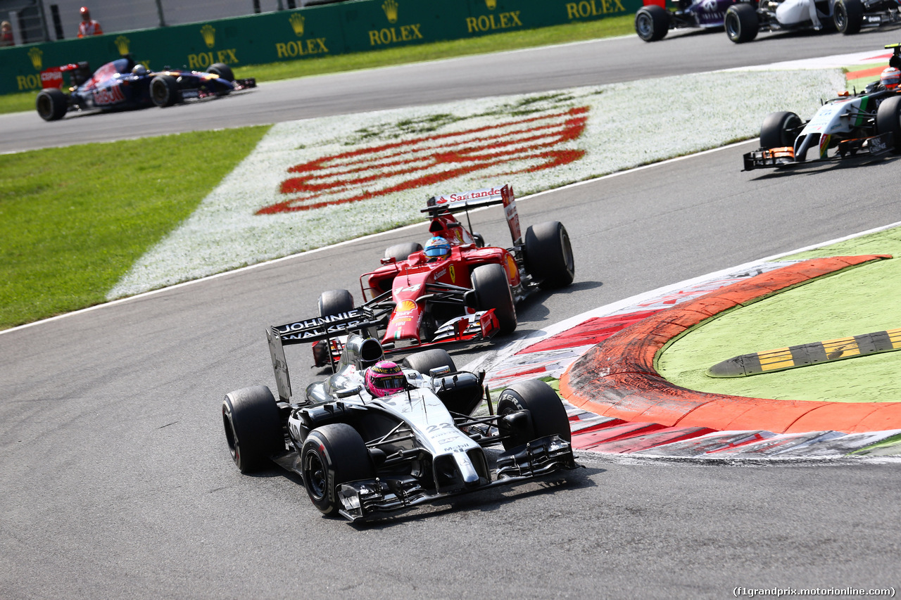 GP ITALIA, 07.09.2014 - Gara, Jenson Button (GBR) McLaren Mercedes MP4-29 davanti a Fernando Alonso (ESP) Ferrari F14-T