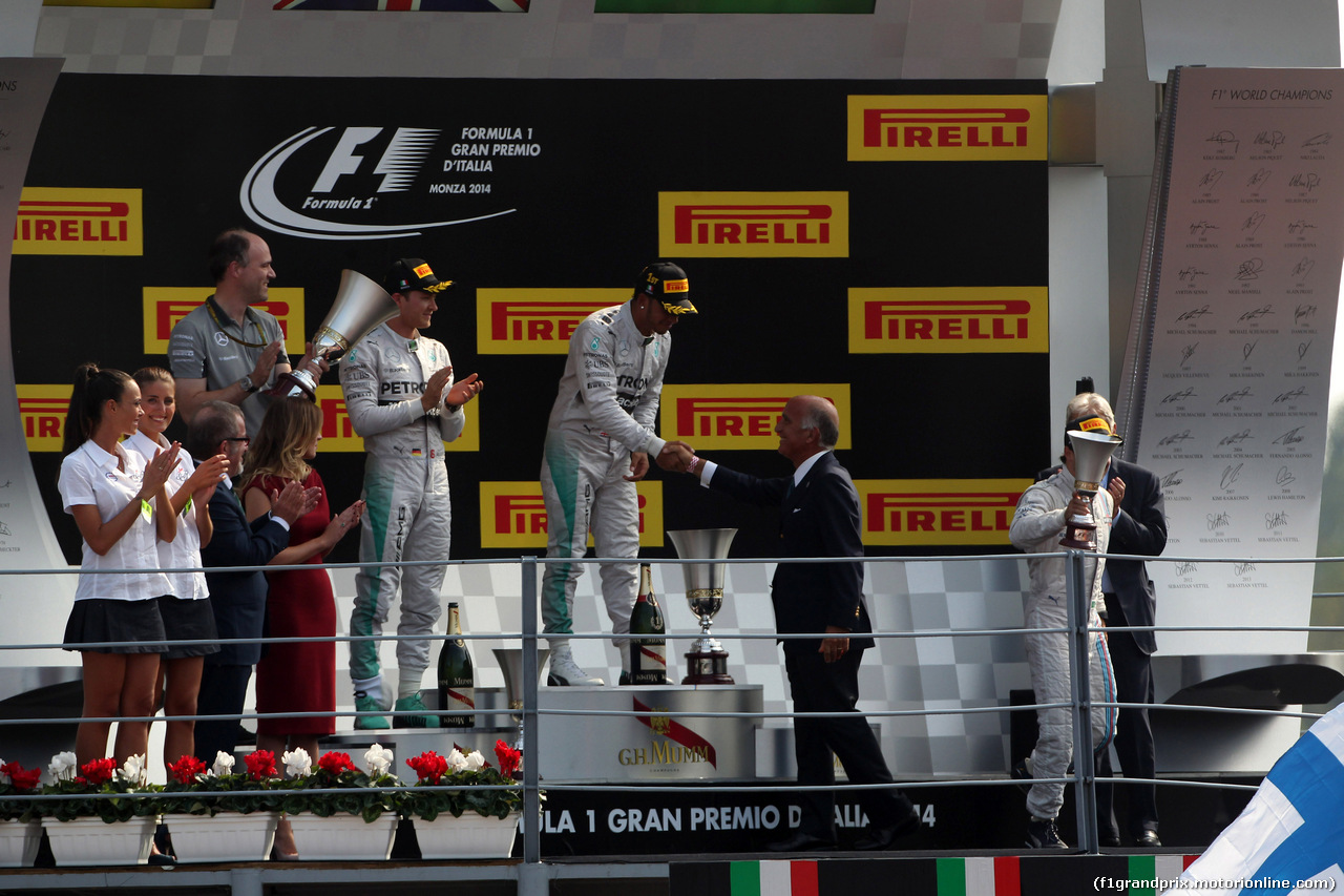 GP ITALIA, 07.09.2014 - Gara, 1st position Lewis Hamilton (GBR) Mercedes AMG F1 W05, secondo Nico Rosberg (GER) Mercedes AMG F1 W05 e terzo Felipe Massa (BRA) Williams F1 Team FW36 with Dr. Angelo Sticchi Damiani (ITA) Aci Csai President