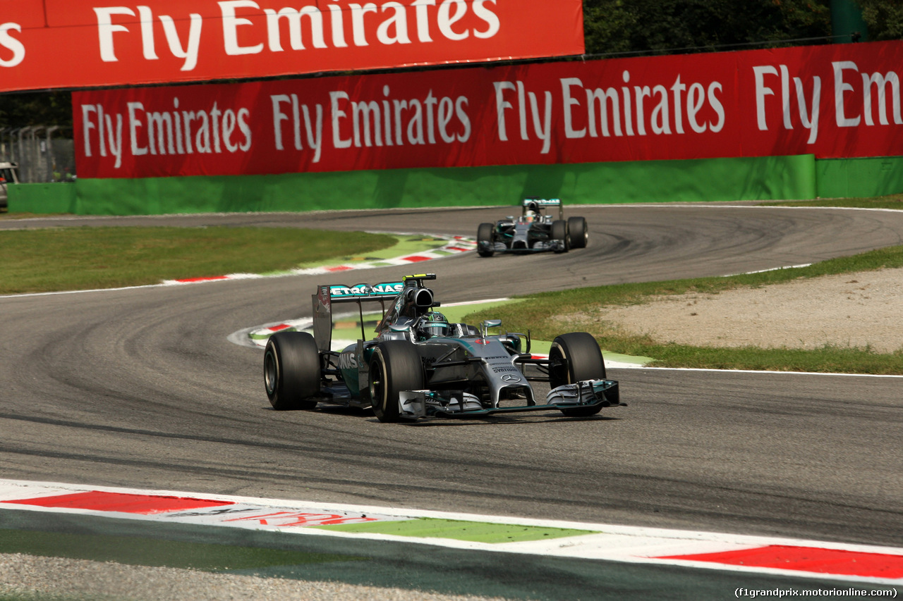 GP ITALIA, 07.09.2014 - Gara, Nico Rosberg (GER) Mercedes AMG F1 W05 davanti a Lewis Hamilton (GBR) Mercedes AMG F1 W05