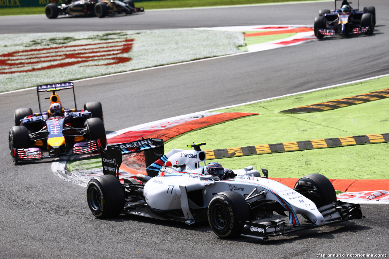 GP ITALIA, 07.09.2014 - Gara, Valtteri Bottas (FIN) Williams F1 Team FW36 davanti a Daniel Ricciardo (AUS) Red Bull Racing RB10