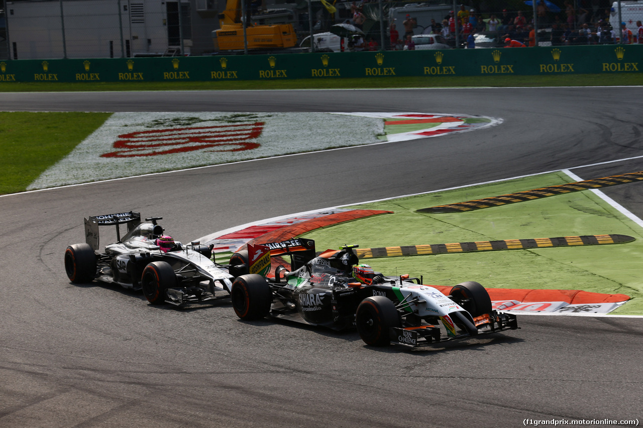 GP ITALIA, 07.09.2014 - Gara, Sergio Perez (MEX) Sahara Force India F1 VJM07 davanti a Jenson Button (GBR) McLaren Mercedes MP4-29