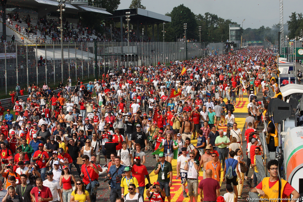 GP ITALIA, 07.09.2014 - Gara, The public on the track after race