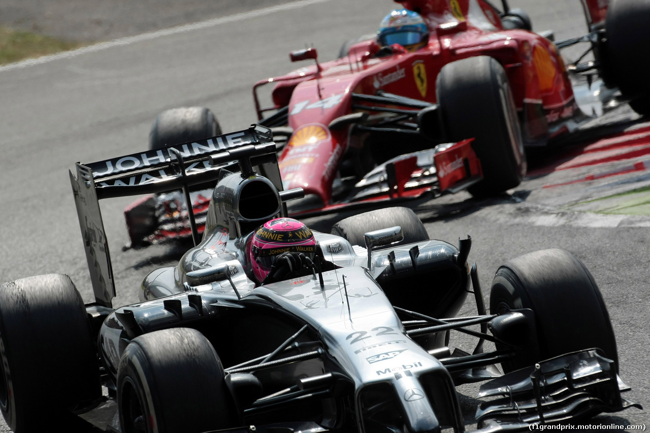 GP ITALIA, 07.09.2014 - Gara, Jenson Button (GBR) McLaren Mercedes MP4-29 davanti a Fernando Alonso (ESP) Ferrari F14-T