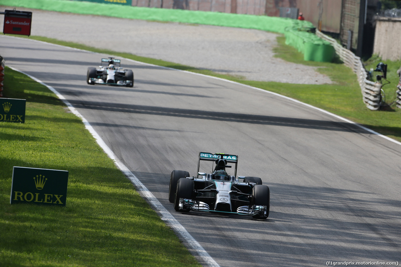 GP ITALIA, 07.09.2014 - Gara, Lewis Hamilton (GBR) Mercedes AMG F1 W05davanti a Nico Rosberg (GER) Mercedes AMG F1 W05