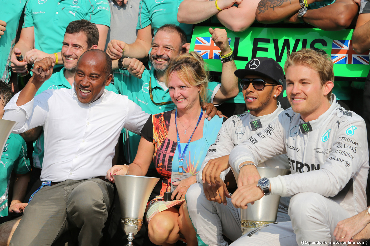 GP ITALIA, 07.09.2014 - Gara, Festeggiamenti, Lewis Hamilton (GBR) Mercedes AMG F1 W05 vincitore with his parents e Nico Rosberg (GER) Mercedes AMG F1 W05