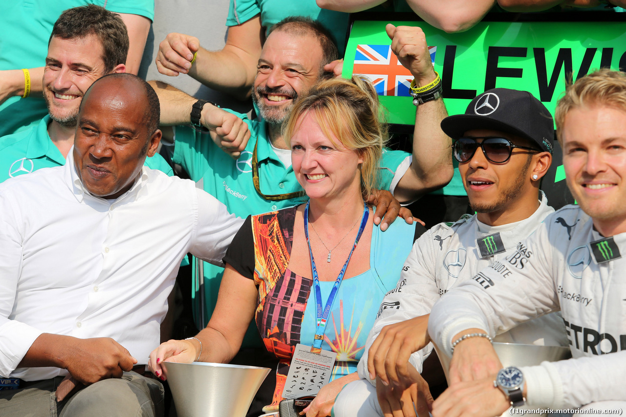 GP ITALIA, 07.09.2014 - Gara, Festeggiamenti, Lewis Hamilton (GBR) Mercedes AMG F1 W05 vincitore with his parents e Nico Rosberg (GER) Mercedes AMG F1 W05