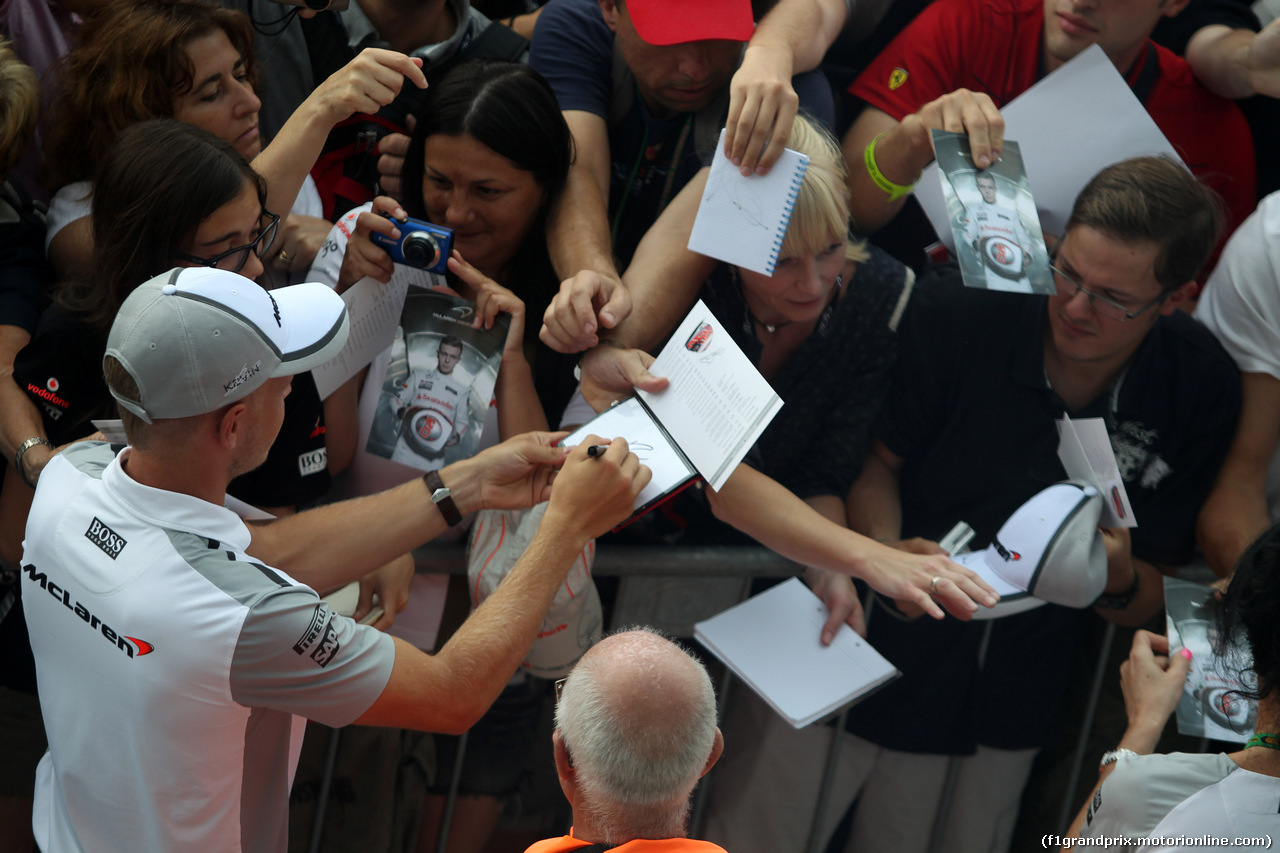 GP ITALIA, 04.09.2014- Autograph session, Kevin Magnussen (DEN) McLaren Mercedes MP4-29
