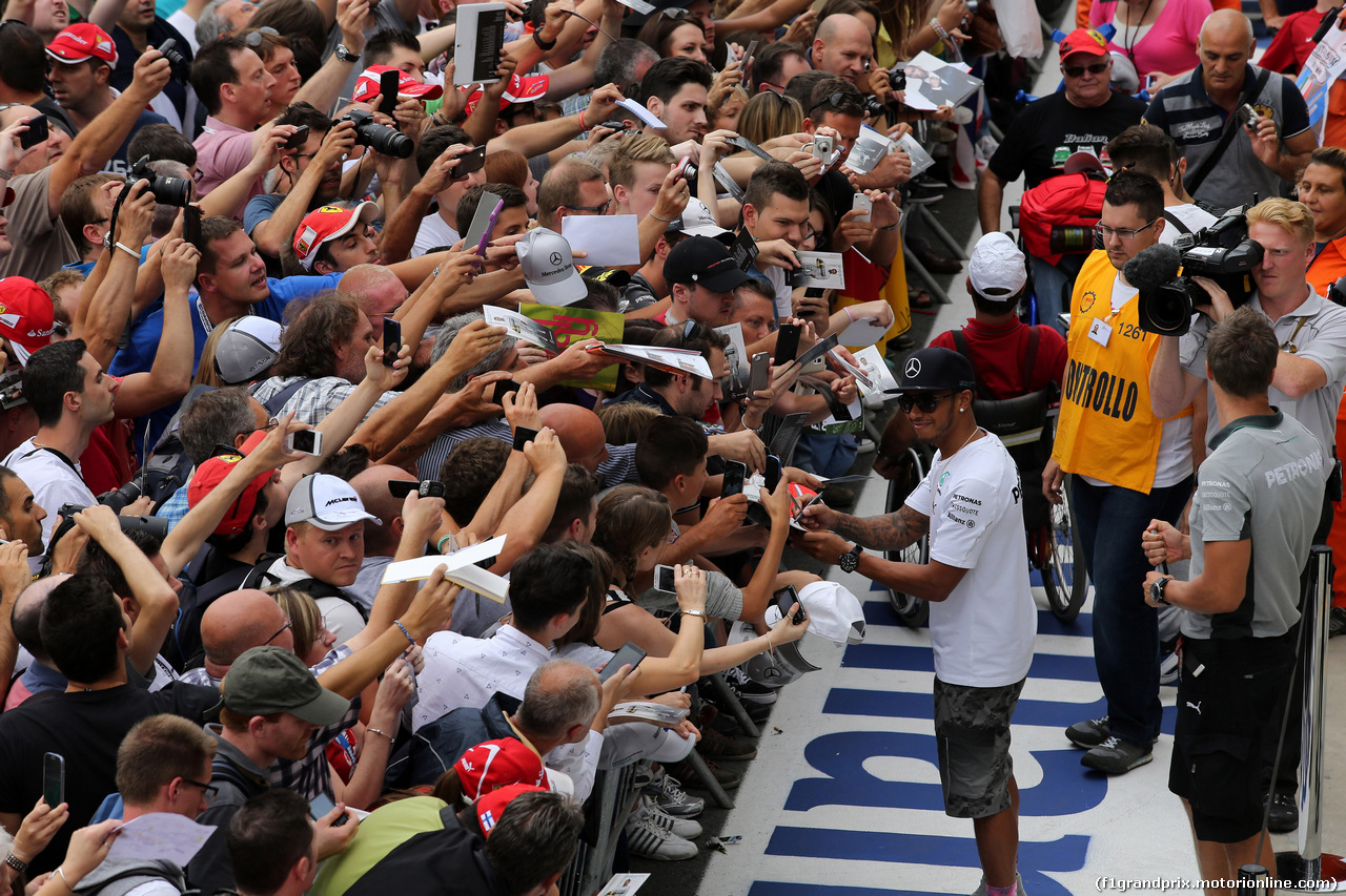 GP ITALIA, 04.09.2014- Autograph session, Lewis Hamilton (GBR) Mercedes AMG F1 W05