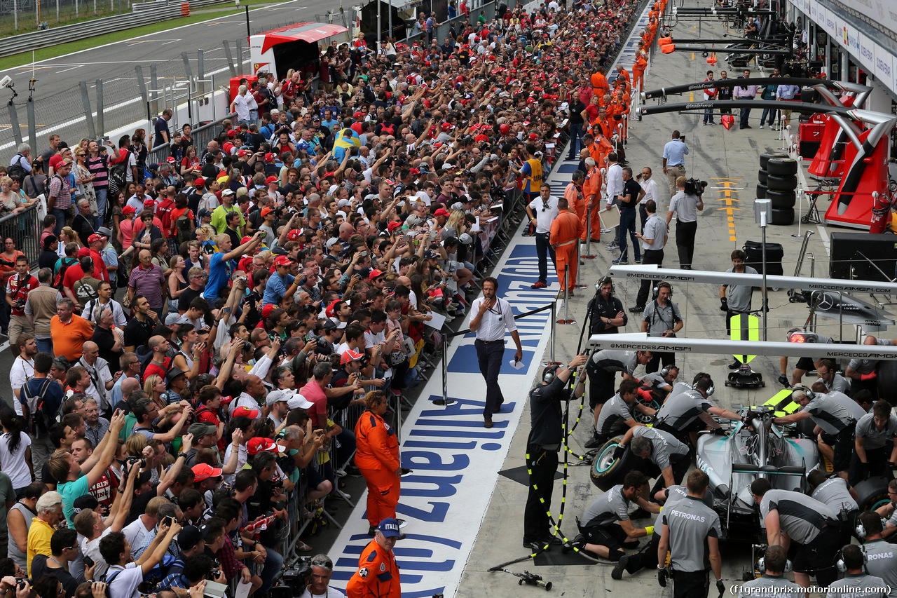 GP ITALIA, 04.09.2014- Autograph session