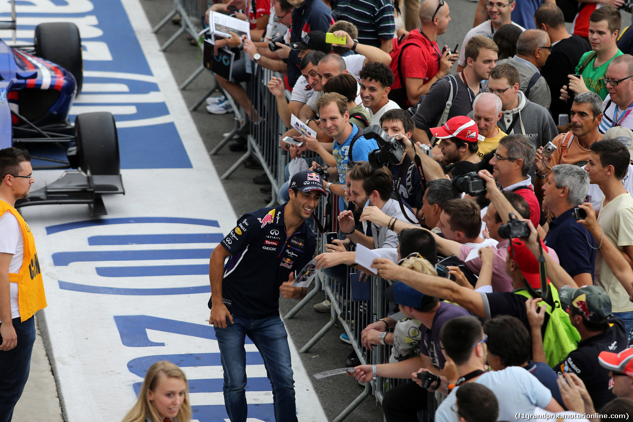 GP ITALIA, 04.09.2014- Autograph session, Daniel Ricciardo (AUS) Red Bull Racing RB10