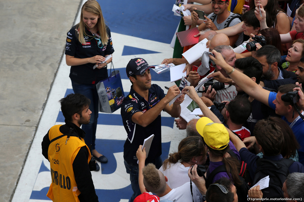 GP ITALIA, 04.09.2014- Autograph session, Daniel Ricciardo (AUS) Red Bull Racing RB10