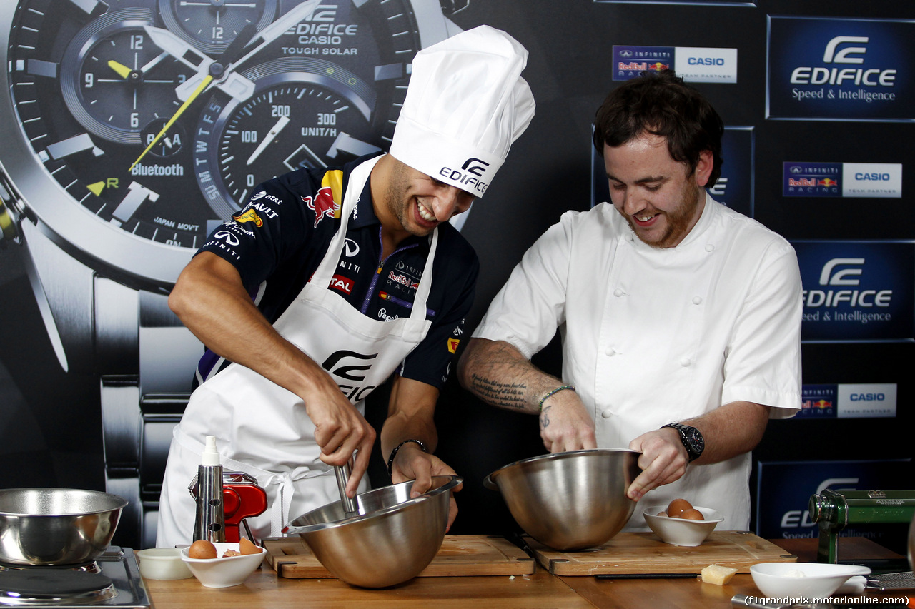 GP ITALIA, Casio Edifice Launch at RedBull Engery Station, Daniel Ricciardo (AUS) Red Bull Racing with Tom Sellers, Michelin-star chef.
04.09.2014.