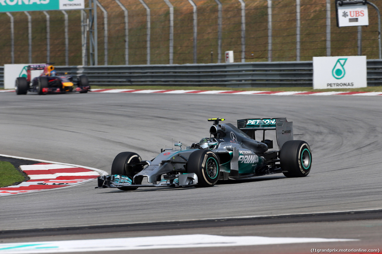 GP MALESIA, 30.03.2014 - Gara, Nico Rosberg (GER) Mercedes AMG F1 W05 davanti a Sebastian Vettel (GER) Red Bull Racing RB10