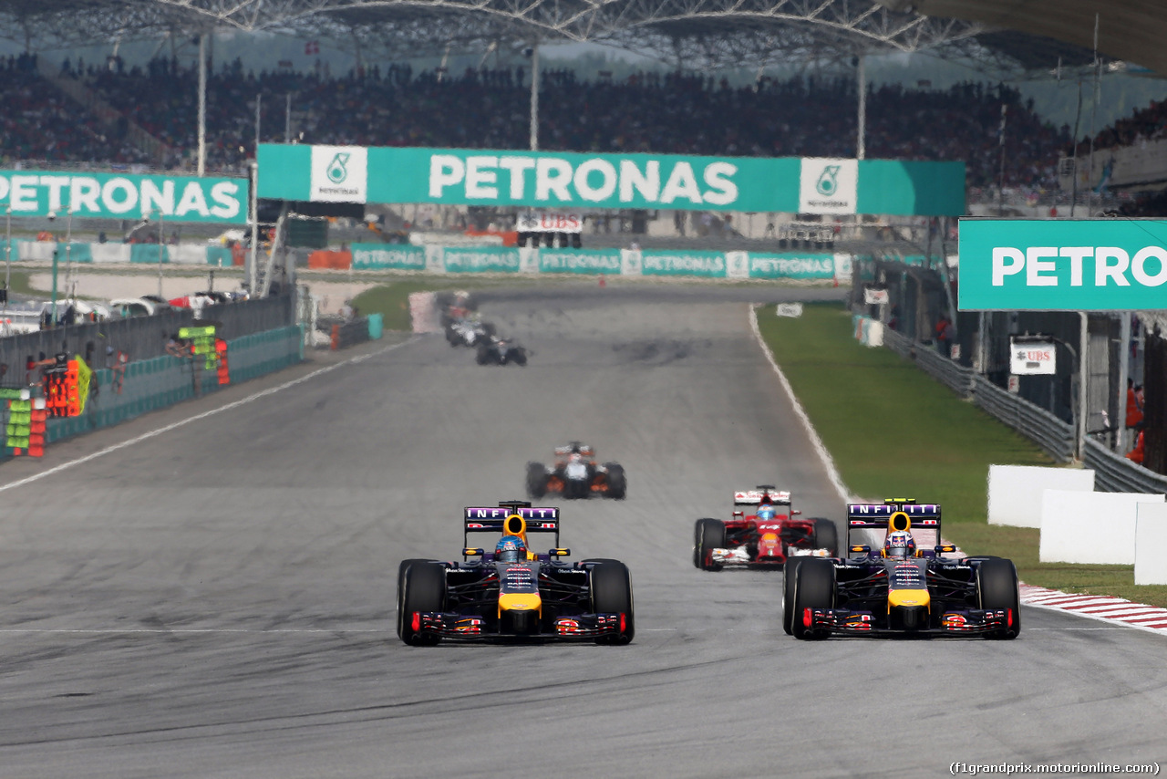 GP MALESIA, 30.03.2014 - Gara, Sebastian Vettel (GER) Red Bull Racing RB10 e Daniel Ricciardo (AUS) Red Bull Racing RB10