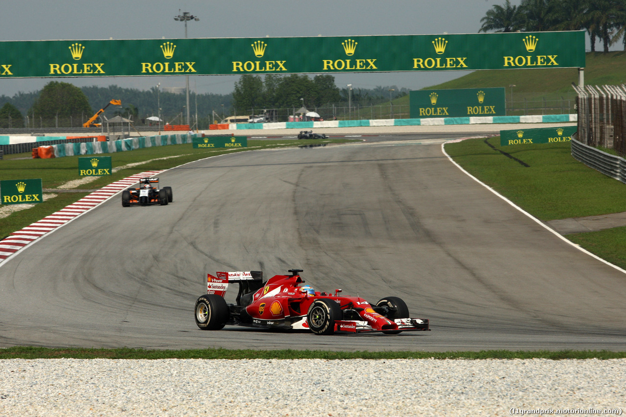 GP MALESIA, 30.03.2014 - Gara, Fernando Alonso (ESP) Ferrari F14-T davanti a Nico Hulkenberg (GER) Sahara Force India F1 VJM07