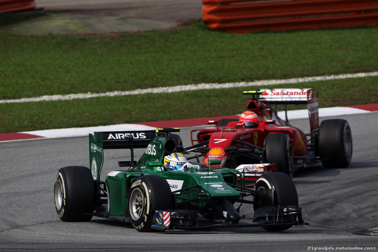 GP MALESIA, 30.03.2014 - Gara, Marcus Ericsson (SUE) Caterham F1 Team CT-04 davanti a Kimi Raikkonen (FIN) Ferrari F14-T
