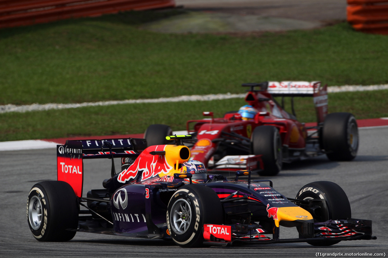 GP MALESIA, 30.03.2014 - Gara, Daniel Ricciardo (AUS) Red Bull Racing RB10 Luiz Razia (BRA), Marussia F1 TEAM MR02 Fernando Alonso (ESP) Ferrari F14-T