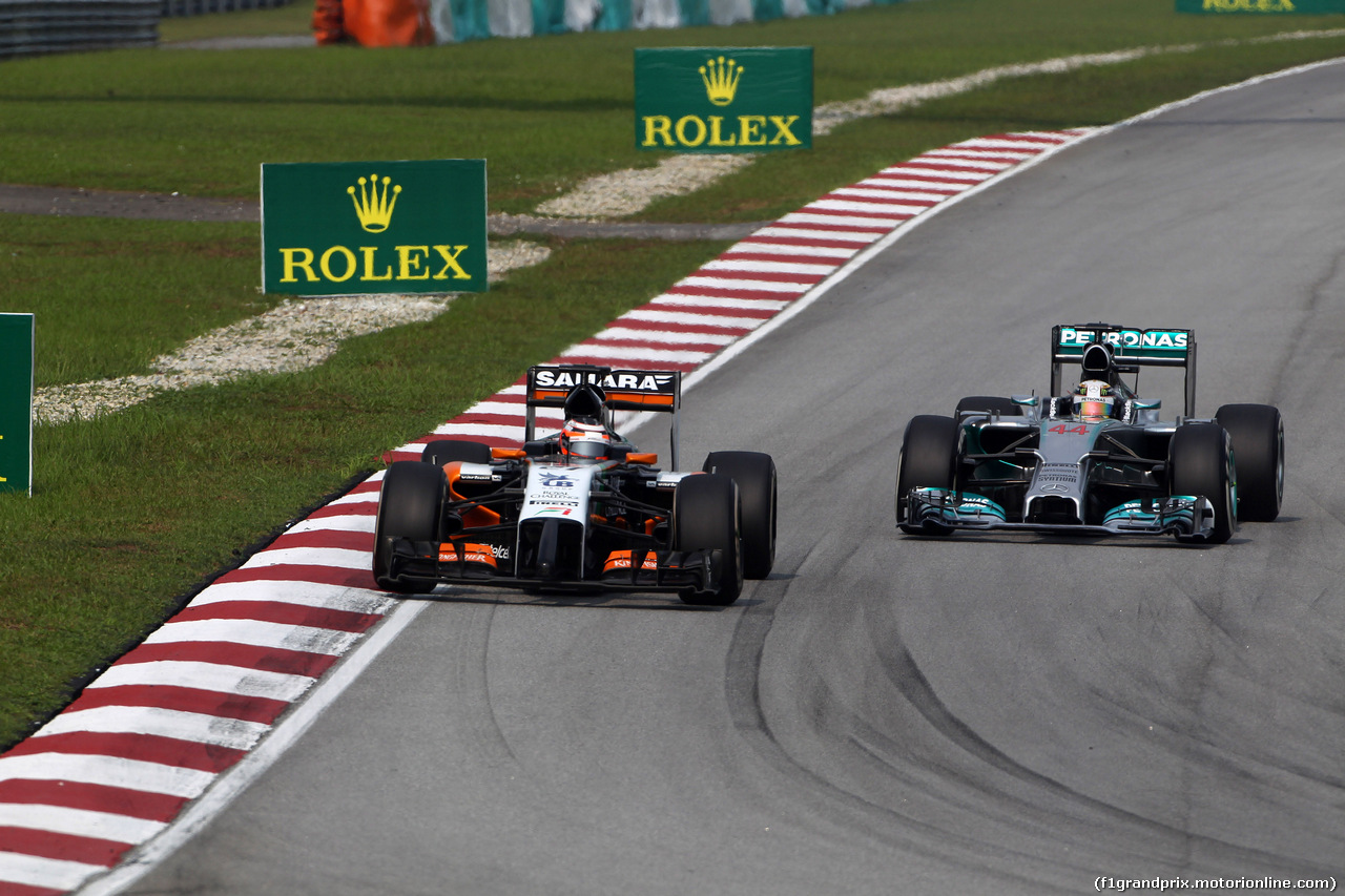 GP MALESIA, 30.03.2014 - Gara, Nico Hulkenberg (GER) Sahara Force India F1 VJM07 e Lewis Hamilton (GBR) Mercedes AMG F1 W05