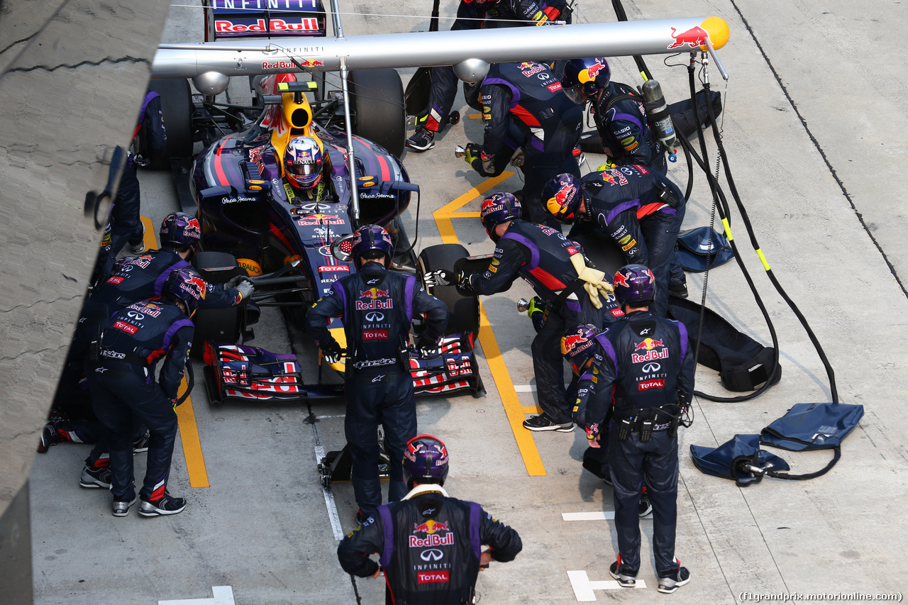 GP MALESIA, 30.03.2014 - Gara, Pit stop, Daniel Ricciardo (AUS) Red Bull Racing RB10