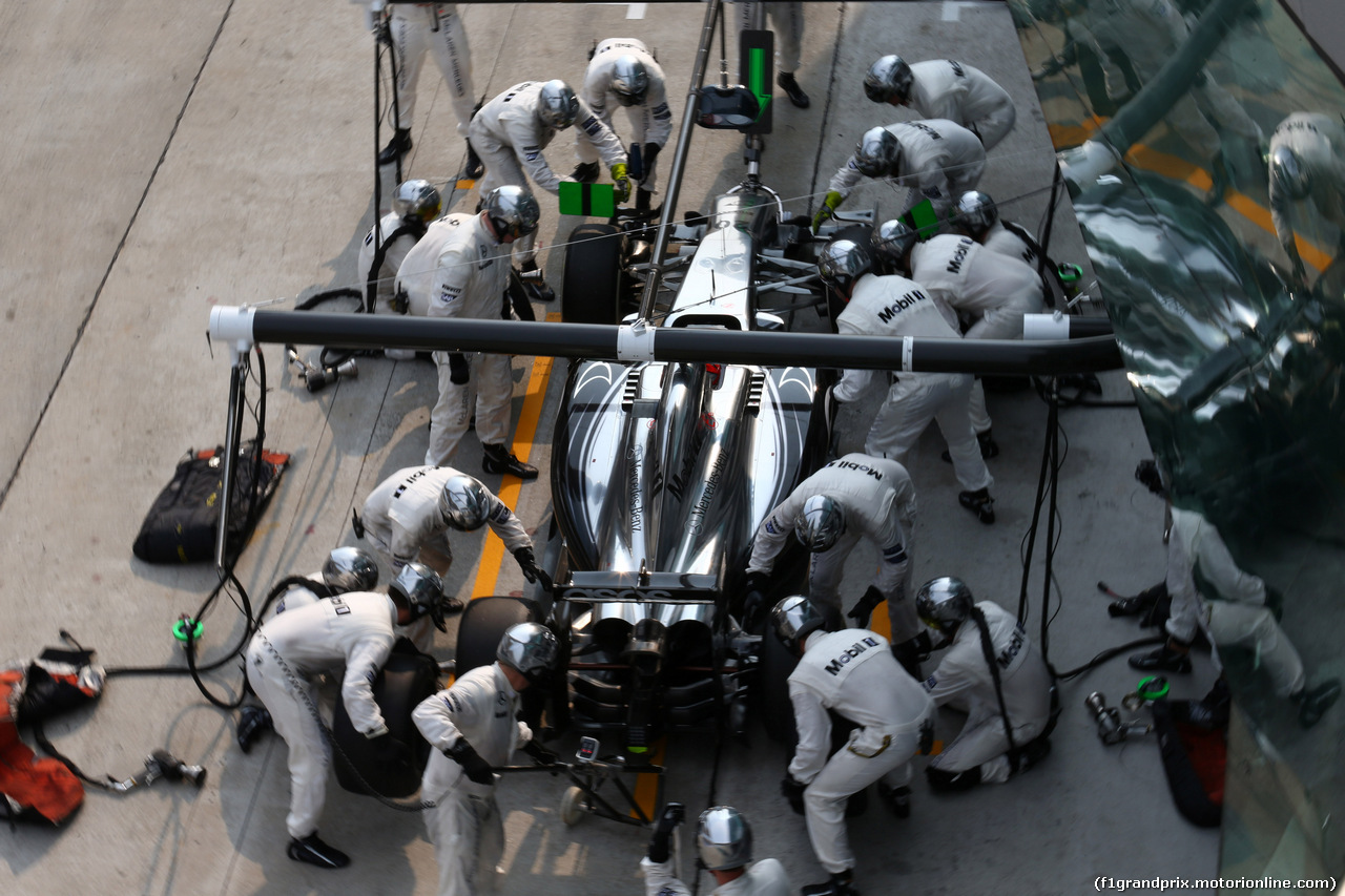 GP MALESIA, 30.03.2014 - Gara, Pt stop, Kevin Magnussen (DEN) McLaren Mercedes MP4-29
