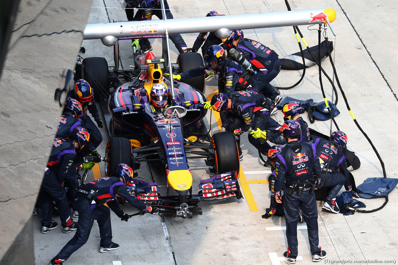 GP MALESIA, 30.03.2014 - Gara, Pit stop, Daniel Ricciardo (AUS) Red Bull Racing RB10